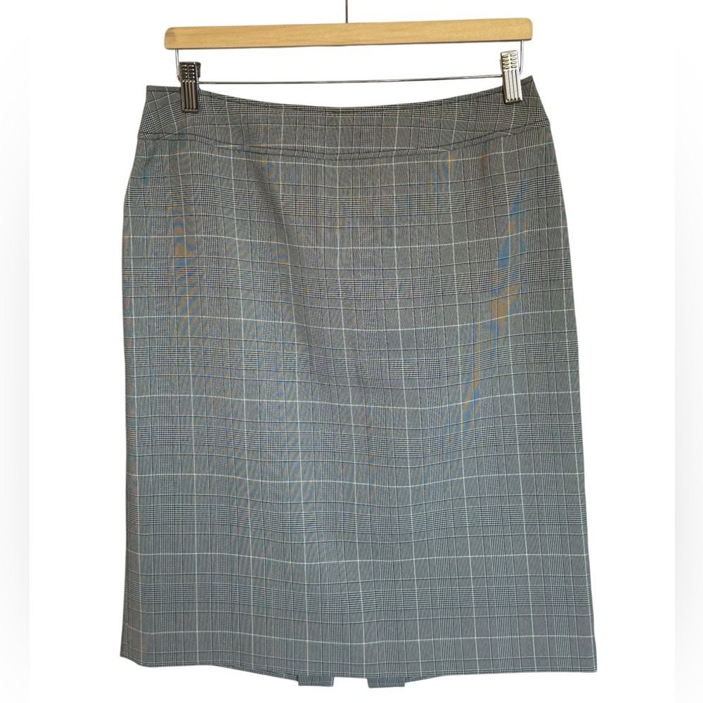 🔵 3/$18 - Plaid pencil skirt Size 8